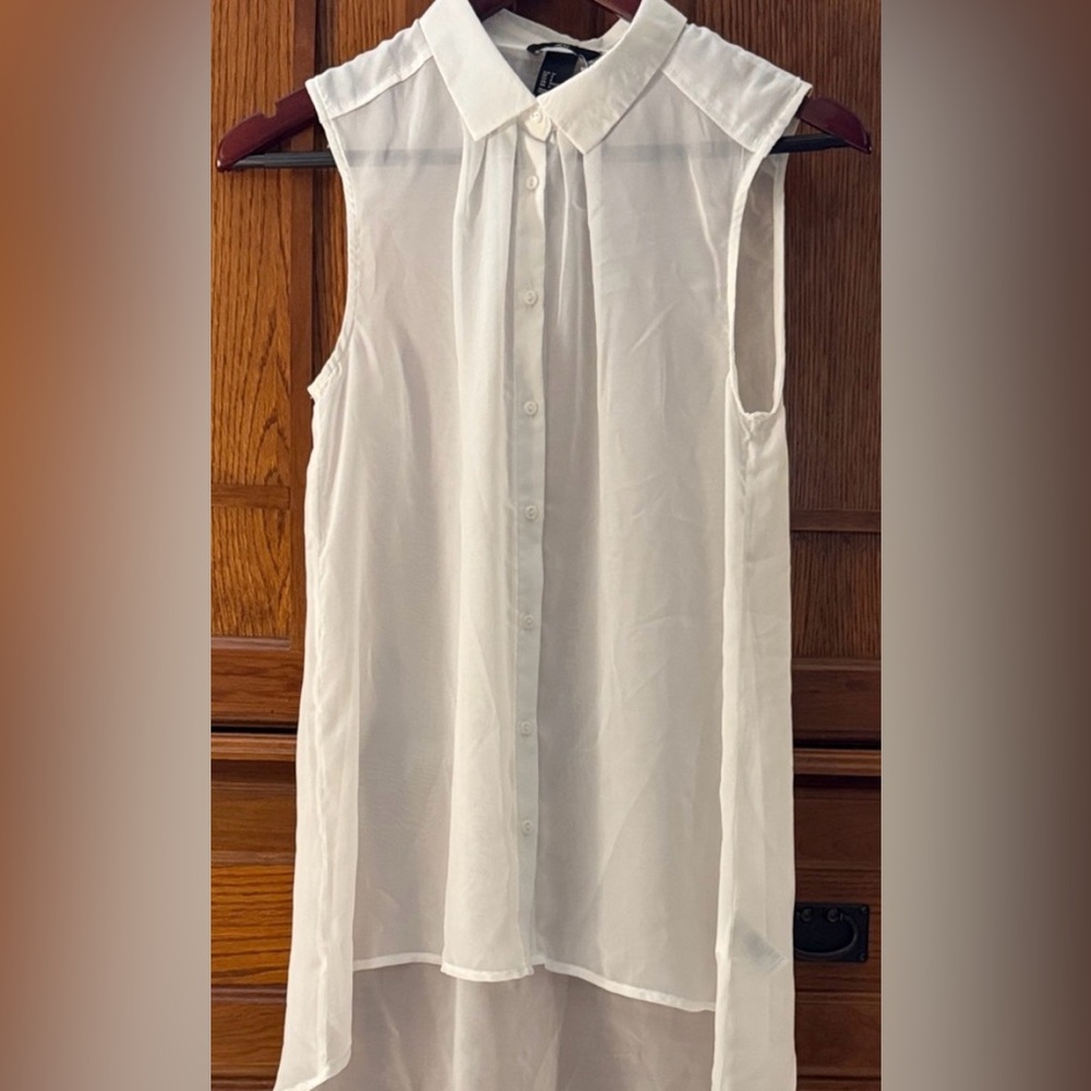H&M White Sleeveless Sheer Blouse High Low Hem Button Down Classic Collar